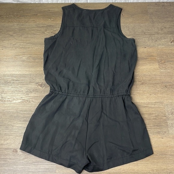 The Impeccable Pig Women’s Black Button Up Sleeveless Shorts Romper, size Medium - Picture 10 of 11